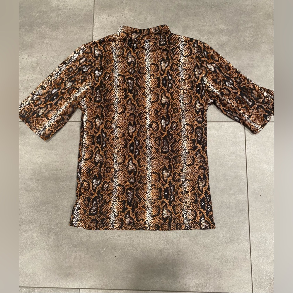 FINAL PRICE 💚EUC Olivia Rae Women's Small snake skin short sleeve mock neck top